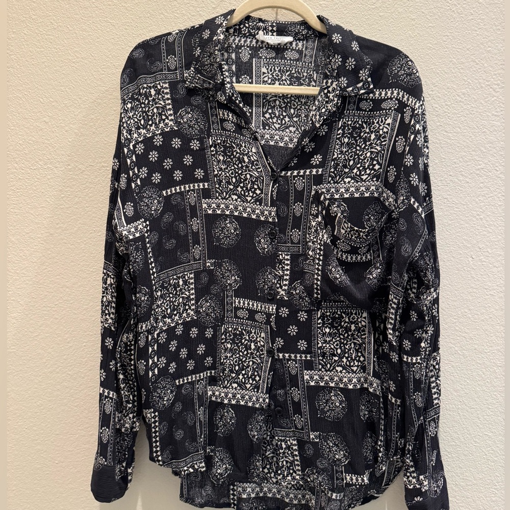 Women's B&W Paisley Patterned Top